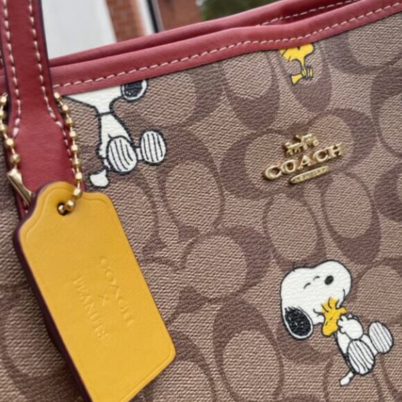 NWT Coach X Peanuts City Tote In With Snoopy Woodstock - Picture 4 of 5
